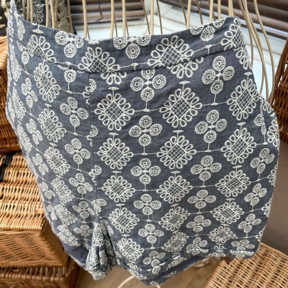 Beautiful Falmer embroidered shorts size 10